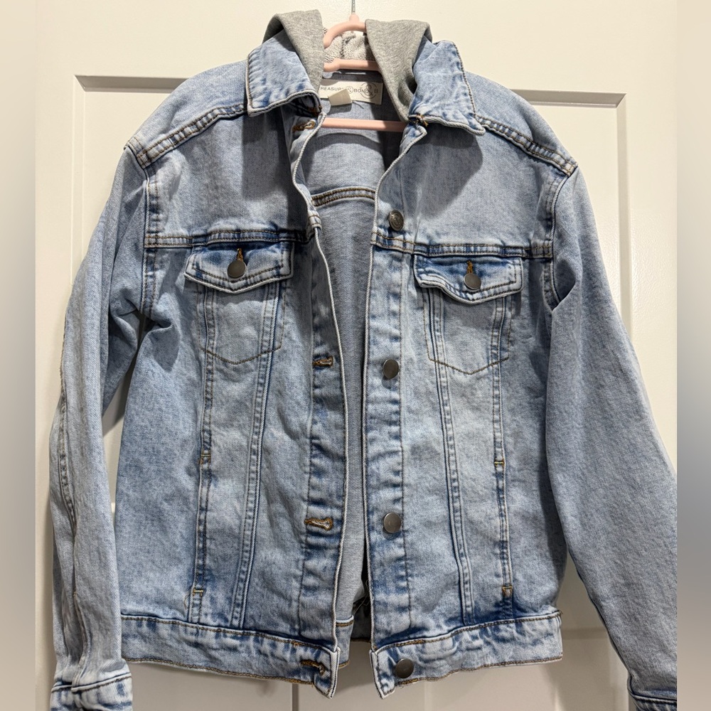 Treasure & Bond NWOT Light Blue Denim Jacket with attached grey hood.